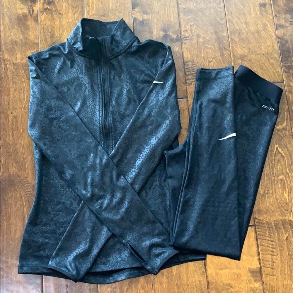 Women’s Nike running leggings & shirt Size: Small